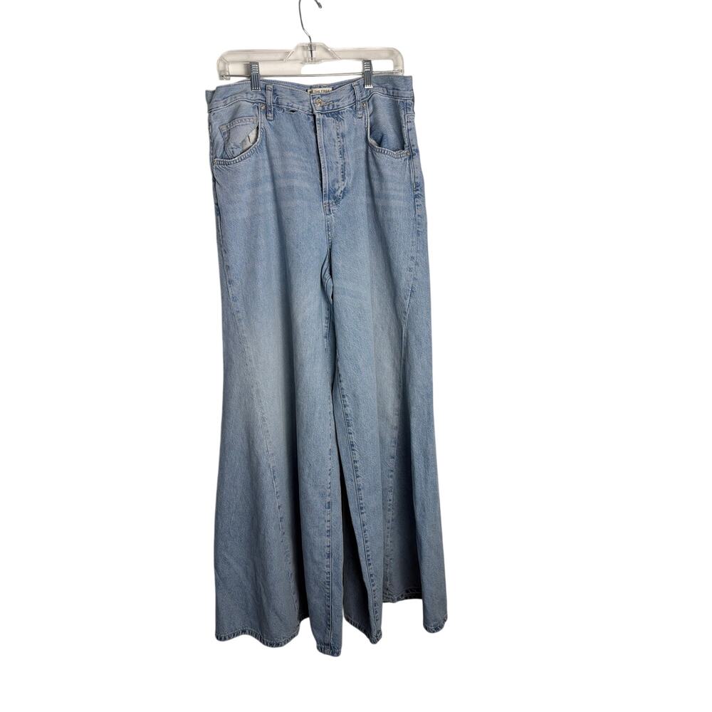 We The Free by Free People CRVY High-Rise Flare Jeans in Light Wash (Size 30)